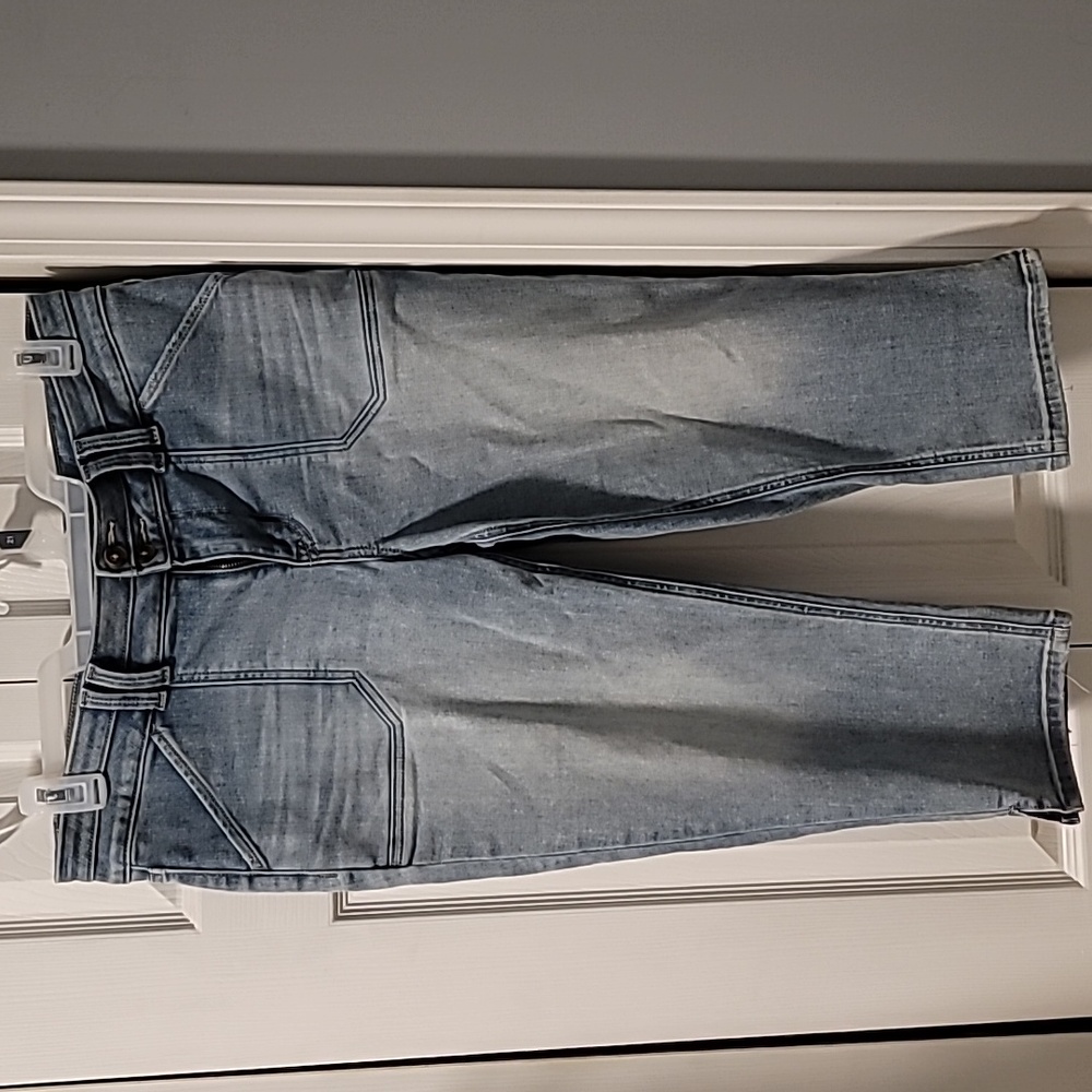 Maurices mid-rise Capri jeans size 14